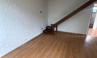 Se Vende Linda Casa dos Pisos  3D2B excelente conectividad cerca a metro y centros comerciales