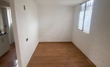 Se Vende Linda Casa dos Pisos  3D2B excelente conectividad cerca a metro y centros comerciales