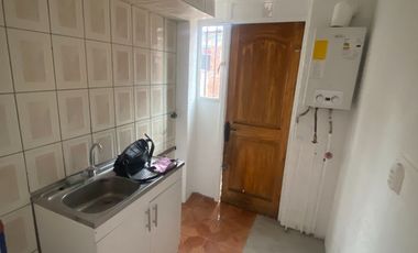 Se Vende Linda Casa dos Pisos  3D2B excelente conectividad cerca a metro y centros comerciales