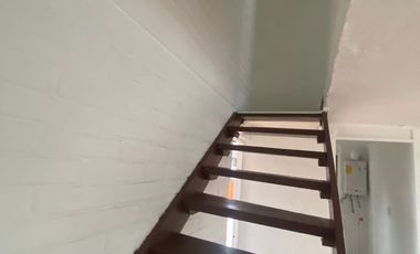 Se Vende Linda Casa dos Pisos  3D2B excelente conectividad cerca a metro y centros comerciales