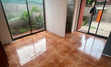 Se Vende Linda Casa dos Pisos  3D2B excelente conectividad cerca a metro y centros comerciales