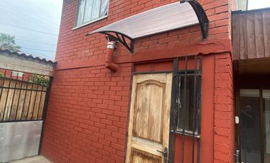 Se Vende Linda Casa dos Pisos  3D2B excelente conectividad cerca a metro y centros comerciales