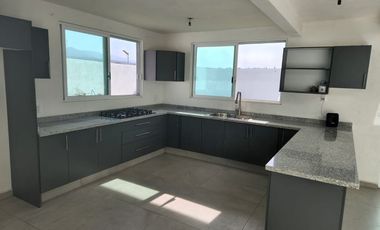 Hermosa casa con alberca en Oaxtepec, Morelos. (NO SE ACEPTAN CREDITOS HIPOTECARIOS)