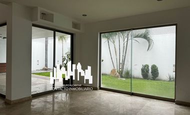 CASA EN RENTA EN BUGAMBILIAS CON 5 RECAMARAS