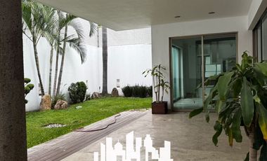 CASA EN RENTA EN BUGAMBILIAS CON 5 RECAMARAS