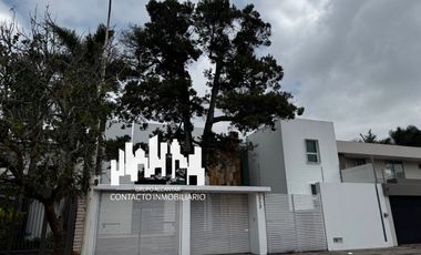 CASA EN RENTA EN BUGAMBILIAS CON 5 RECAMARAS