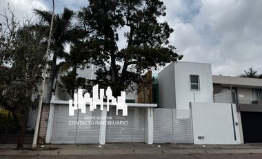 CASA EN RENTA EN BUGAMBILIAS CON 5 RECAMARAS