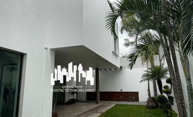 CASA EN RENTA EN BUGAMBILIAS CON 5 RECAMARAS