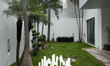 CASA EN RENTA EN BUGAMBILIAS CON 5 RECAMARAS