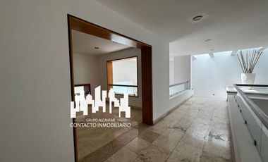 CASA EN RENTA EN BUGAMBILIAS CON 5 RECAMARAS