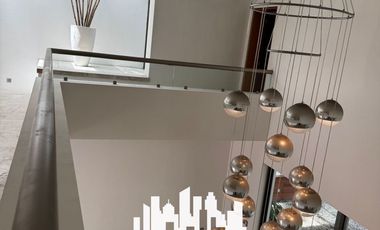 CASA EN RENTA EN BUGAMBILIAS CON 5 RECAMARAS