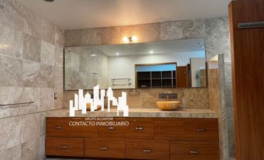 CASA EN RENTA EN BUGAMBILIAS CON 5 RECAMARAS