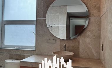 CASA EN RENTA EN BUGAMBILIAS CON 5 RECAMARAS