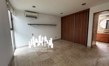 CASA EN RENTA EN BUGAMBILIAS CON 5 RECAMARAS