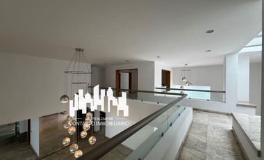 CASA EN RENTA EN BUGAMBILIAS CON 5 RECAMARAS