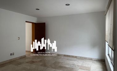 CASA EN RENTA EN BUGAMBILIAS CON 5 RECAMARAS