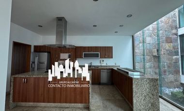 CASA EN RENTA EN BUGAMBILIAS CON 5 RECAMARAS