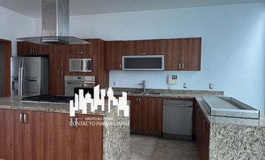 CASA EN RENTA EN BUGAMBILIAS CON 5 RECAMARAS