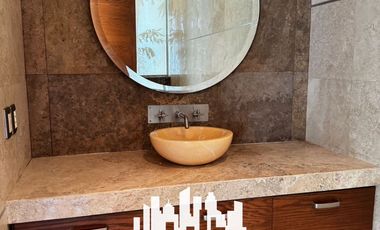 CASA EN RENTA EN BUGAMBILIAS CON 5 RECAMARAS