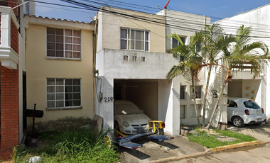 CASA EN VENTA DE RECUPERACION HIPOTECARIA EN EL CAMPANARIO ALTAMIRA TAMAULIPAS