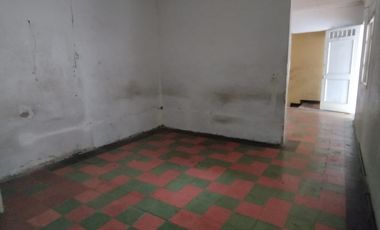 Venta Casa lote en campo Valdez, la norma permite 6 unidades de vivienda y un local comercia