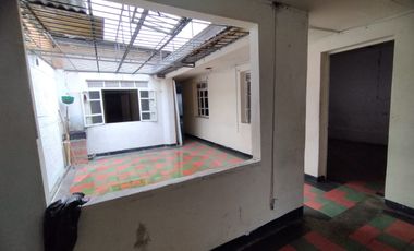 Venta Casa lote en campo Valdez, la norma permite 6 unidades de vivienda y un local comercia