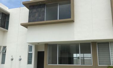 CASA EN RENTA EN NISPEROS CERCA DE VALLE IMPERIAL - 3 RECAMARAS