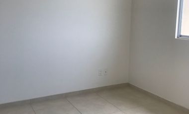 CASA EN RENTA EN NISPEROS CERCA DE VALLE IMPERIAL - 3 RECAMARAS