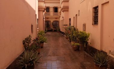 CASA CON EXCELENTE UBICACIÓN- AREA 204m2