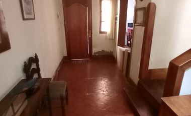 CASA CON EXCELENTE UBICACIÓN- AREA 204m2