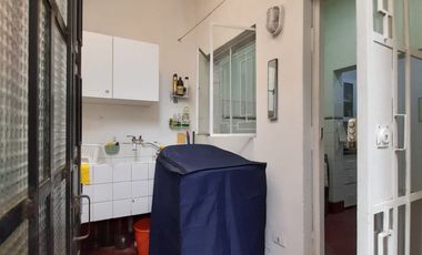 CASA CON EXCELENTE UBICACIÓN- AREA 204m2