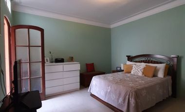 CASA CON EXCELENTE UBICACIÓN- AREA 204m2