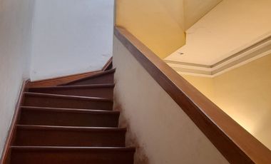 CASA CON EXCELENTE UBICACIÓN- AREA 204m2