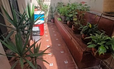 CASA CON EXCELENTE UBICACIÓN- AREA 204m2