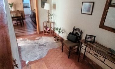 CASA CON EXCELENTE UBICACIÓN- AREA 204m2