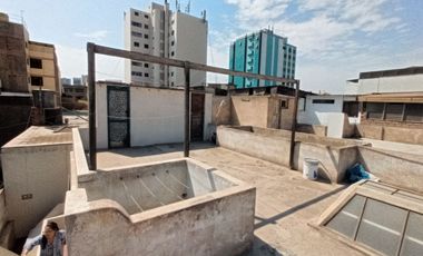 CASA CON EXCELENTE UBICACIÓN- AREA 204m2