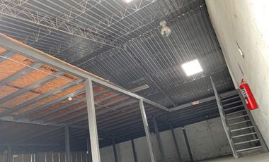 Alquilo bodega mas mezzanine y almacenaje - C. J. Arosemena