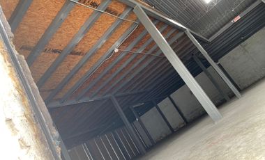 Alquilo bodega mas mezzanine y almacenaje - C. J. Arosemena