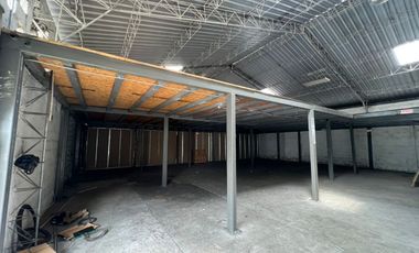 Alquilo bodega mas mezzanine y almacenaje - C. J. Arosemena