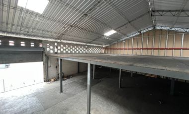 Alquilo bodega mas mezzanine y almacenaje - C. J. Arosemena