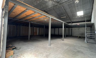 Alquilo bodega mas mezzanine y almacenaje - C. J. Arosemena