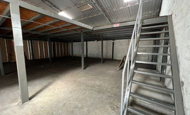 Alquilo bodega mas mezzanine y almacenaje - C. J. Arosemena
