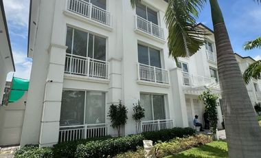 *VENDO hermoso departamento de ESTRENO PLANTA BAJA, EN URBANIZACION RIVER PARK