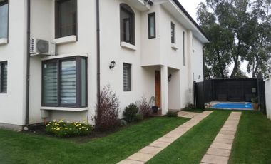 Vende casa individual en Condominio Quebrada El Canelo Machali