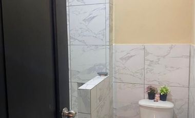 Alquiler Departamento Amoblado Cdla. Sauces 6. Moderno tanto el departamento como el mobiliario. Piso Segundo