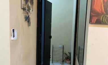 Alquiler Departamento Amoblado Cdla. Sauces 6. Moderno tanto el departamento como el mobiliario. Piso Segundo