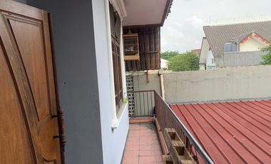 Rumah luas siap huni disewakan di mainroad Rawamangun