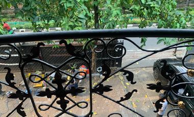 Rumah luas siap huni disewakan di mainroad Rawamangun