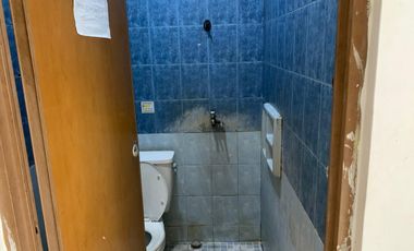 Rumah luas siap huni disewakan di mainroad Rawamangun