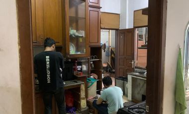 Rumah luas siap huni disewakan di mainroad Rawamangun